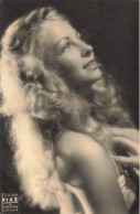 FANTAISIES - Une Fille Au Long Cheveux Avec Un Bustier - Carte Postale Ancienne - Frauen