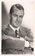 CELEBRITE - Alan Ladd - Acteur Américain - Carte Postale - Otros & Sin Clasificación