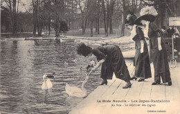 FRANCE - La Mode Nouvelle - Les Jupes Pantalons - Au Bois - Le Dejeuner Des Cygnes - Carte Postale Ancienne - Sonstige & Ohne Zuordnung