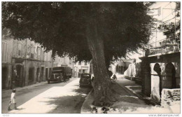 FAYENCE  Place De La République Carte Coupée Sur Côté Gauche Peu Visible à L'oeil - Fayence