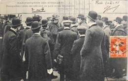 CPA - 75 / PARIS / MANIFESTATION DES ETUDIANTS / Pourparlers Entre Les OFFICIERS Et Etudiant Daté Paris 1.2.1909 - TBE - Manifestazioni