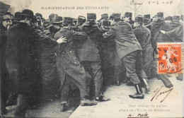 CPA - 75 / PARIS / MANIFESTATION DES ETUDIANTS / Une Charge De Police Place De L'Ecole De Médecine Daté 1.2.1909 - TBE - Demonstrations