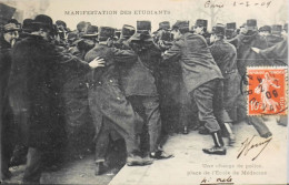 CPA - 75 / PARIS / MANIFESTATION DES ETUDIANTS / Une Charge De Police Place De L'Ecole De Médecine Daté 1.2.1909 - TBE - Manifestazioni