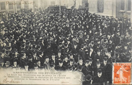 CPA - 75 / PARIS / MANIFESTATION DES ETUDIANTS / La Foule Des Etudiants Commente La Décision Du Ministre Daté 4.2.1909 - Demonstrations