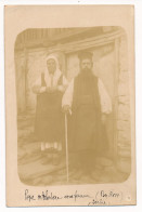 CPA SERBIE Carte-photo Pope Orthodoxe Et Sa Femme - Serbia