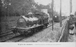 CPA - 75 / PARIS / LA GRÊVE DES CHEMINOTS - UNE LOCOMOTIVE DETELEE PAR LES GREVISTES - TBE - Grèves