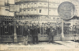 CPA - 75 / PARIS / LA GRÊVE DES CHEMINOTS DE L'OUEST-ETAT - La Police Gardant Les Issues De La Gare St Lazare - TBE - Staking