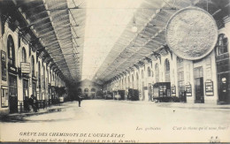 CPA - 75 / PARIS / LA GRÊVE DES CHEMINOTS DE L'OUEST-ETAT - Aspect Du Grand Hall De La Gare St-Lazare à 11h15 Du Matin - Streiks