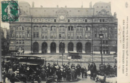 CPA - 75 / PARIS / GRÈVE GÉNÉRALE DES CHEMINS DE FER - La Foule Devant Les Grilles Fermées De La Gare Saint-Lazare - TBE - Grèves