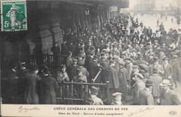 CPA - 75 / PARIS / GRÈVE GÉNÉRALE DES CHEMINS DE FER - GARE DU NORD SERVICE D'ORDRE EXCEPTIONNEL  - TBE - Huelga