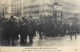 CPA - 75 / PARIS / GRÈVE GÉNÉRALE DES CHEMINS DE FER - GARE Du NORD - Pour Entrer Il Faut Montrer Sa Carte Spéciale -TBE - Staking