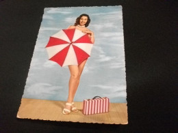 GIOVANE DONNA PIN UP NUDO COPERTO DA OMBRELLO - Pin-Ups