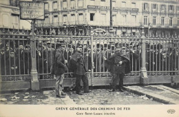 CPA - 75 / PARIS / GRÈVE GÉNÉRALE DES CHEMINS DE FER - GARE SAINT LAZARE INTERDITE - Superbe Animation - TBE - Staking