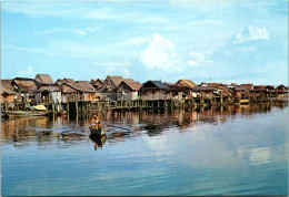 12-12-2023 (1 W 56) Singapore - House Of Slits (floating Village - Village Sur Pilotis) - Singapour