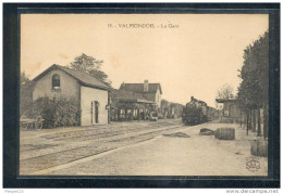 95 - VALMONDOIS : La Gare Avec Train - Valmondois