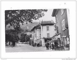 38 - PONTCHARRA : Le Carrefour Et La Tour D' Avallon, - Pontcharra