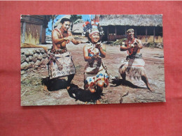 Samoans Perform A Dance Of The Home Island    Ref 6270 - Oceanië