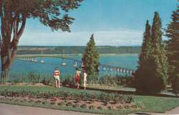 Le Pont De L'Ile D'Orleans Vu Des Jardins Du Maison Kent, Quebec - Cataratas De Montmorency