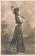 CELEBRITE - Whitney - Folies Bergères - Carte Postale - Femmes Célèbres