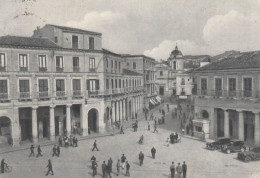 Cartolina - Postcard /  Viaggiata  /  Crotone - Piazza Pitagora.  ( Gran Formato ) - Crotone