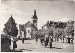 CHATILLON-sur-MARNE (51) Récréation Dans La Cour Du Prieuré De Binson - Châtillon-sur-Marne