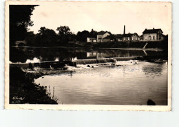 71 - Gueugnon - Barrage Sur L'Arroux, L'Usine à Gaz - Dans Le Fond Une Prairie Du Grand Pont - Gueugnon