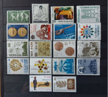 India 1971-1985: 18 Diff. * Mint Hinged, 18 Versch. Ungebraucht Mit Falz - Collections, Lots & Séries