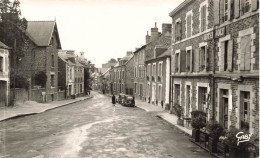 FRANCE - Montfort Sur Meu - Rue Saint Nicolas - Carte Postale - Altri & Non Classificati