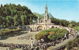 FRANCE - Lourdes - Les Malades Assistant Au Chemin De Croix - Carte Postale - Lourdes