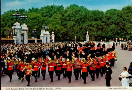 LONDON  ( ROYAUME UNI )  IRISH GUARDS BAND LEAVING , BUCKINGHAM PALACE - Buckingham Palace