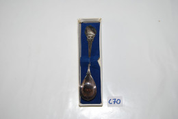 C70 Ancienne Cuillère De Collection - Souvenir De SS Jadotcille - Spoons