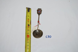 C70 Ancienne Cuillère De Collection - Manche Ludique - Rare - 50 Frs - Spoons