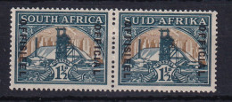 South Africa: 1935/49   Official - Goldmine   SG O22aw    1½d   Green & Bright Gold  [Wmk Upright]  MH Pair - Dienstmarken