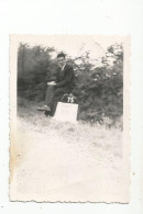 Photographie Homme Assis Sur Borne 75 Bord De La Route Photo 6,4 X8,8 Cm Env - Lieux