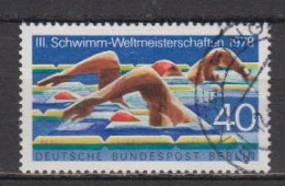 Schwimmen, Berlin  571 , O  (U 6052) - Swimming