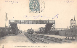 Levallois Perret          92       Les Quais De La Gare. Passerelle.Train     (Voir Scan) - Levallois Perret