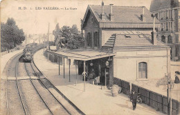 Colombes.  Les Vallées      92       Intérieur De La Gare; Arrivée D'un Train.  N° 1    (voir Scan) - Colombes