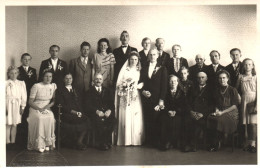 MARRIAGE, GROUP FAMILY PHOTO, EMBOSSED, POSTCARD - Huwelijken