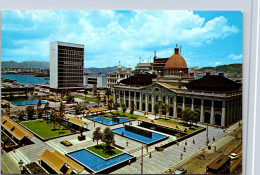 13-12-2023 (2 W 1) Hong Kong (China) Victoria City Statue Square And City Hall - Chine (Hong Kong)