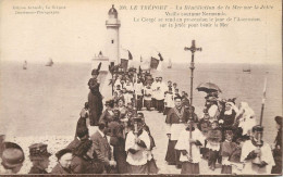France Seine Maritime Le Tréport La Benediction De La Mer Sur La Jetee Et Lighthouse - Luoghi Santi