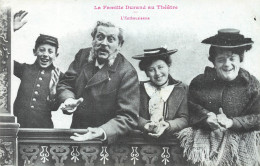 FOLKLORE - Personnages - La Famille Durand Au Théâtre - L'enthouisiasme - Carte Postale - Personen