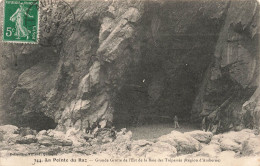 FRANCE - La Pointe Du Raz - Grande Grotte De L'Est De La Baie Des Trépassés (Région D'Audierne) - Carte Postale Ancienne - La Pointe Du Raz