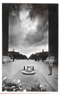 FRANCE # CARDS FROM PARIS THE UNKNOWL. WARRIOR UNDER THE "ARE DE TRIOMPHE" - Statues