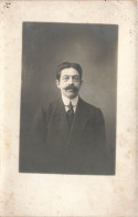 FANTAISIE - Homme - Portrait D'un Homme Avec Une Moustache - Carte Postale Ancienne - Hommes