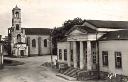 FRANCE - Montfort Sur Meu - Le Tribunal Et L'Eglise - Carte Postale Ancienne - Altri & Non Classificati