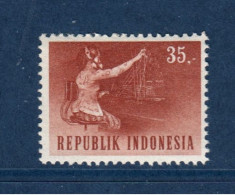 Indonésie, Yv 388, Mi 449, **, Opératrice Télephone, - Autres & Non Classés
