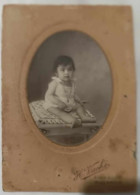 Photographie D'une Petite Fille Dans Un Médaillon Dim:15/10,5 Cm - Melle Pipart - Persone Identificate