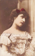 PHOTOGRAPHIE - Portrait - Femme - Nœud Papillon - Robe - Carte Postale Ancienne - Fotografie