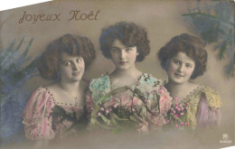 FETES - Joyeux Noel - Femmes - Fleurs - Carte Postale Ancienne - Other & Unclassified