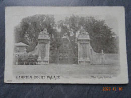 HAMPTON COURT PALACE  THE LION GATES - London Suburbs